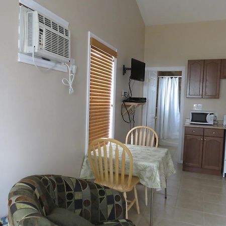 Halls Cottages Honey Harbor Екстер'єр фото