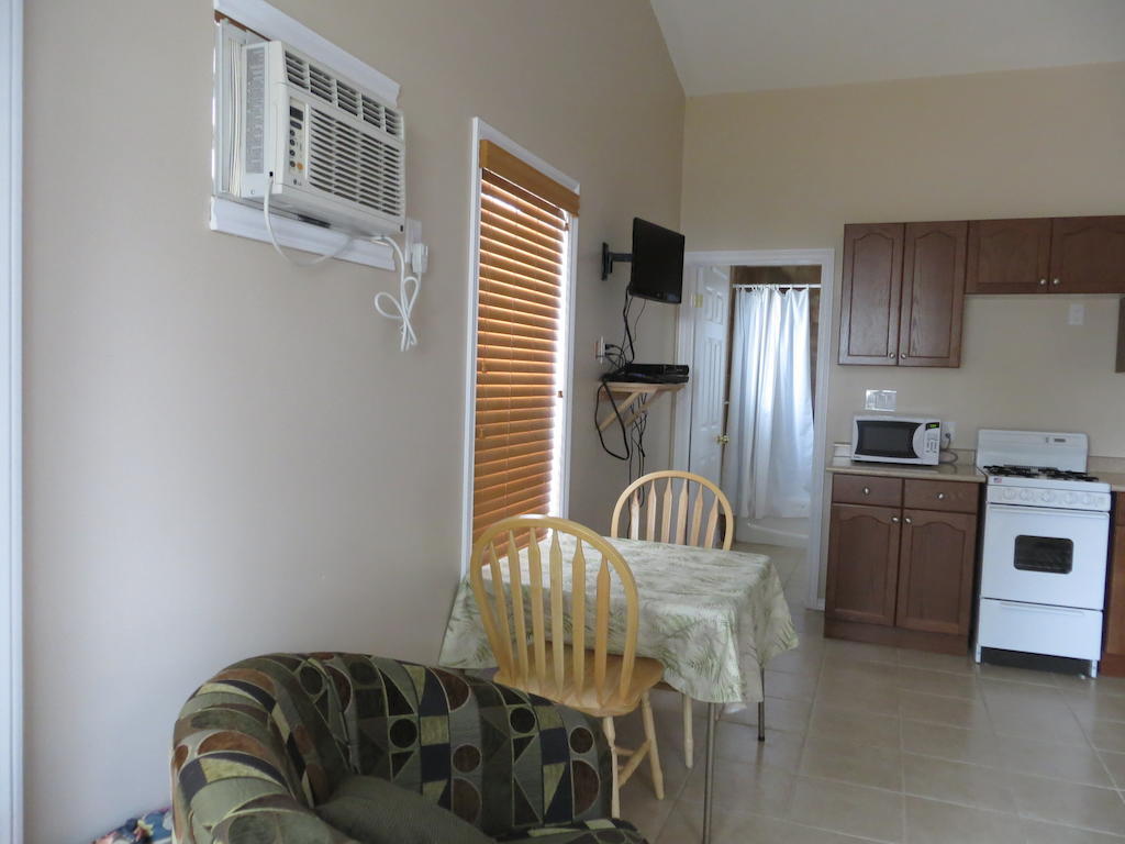 Halls Cottages Honey Harbor Екстер'єр фото