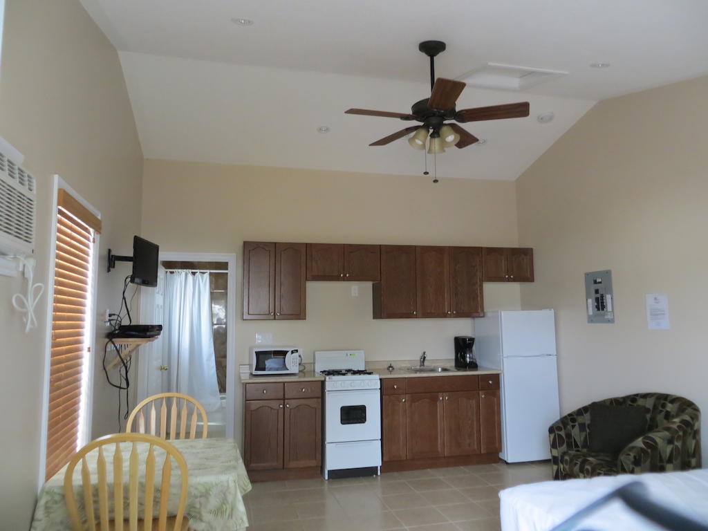 Halls Cottages Honey Harbor Екстер'єр фото