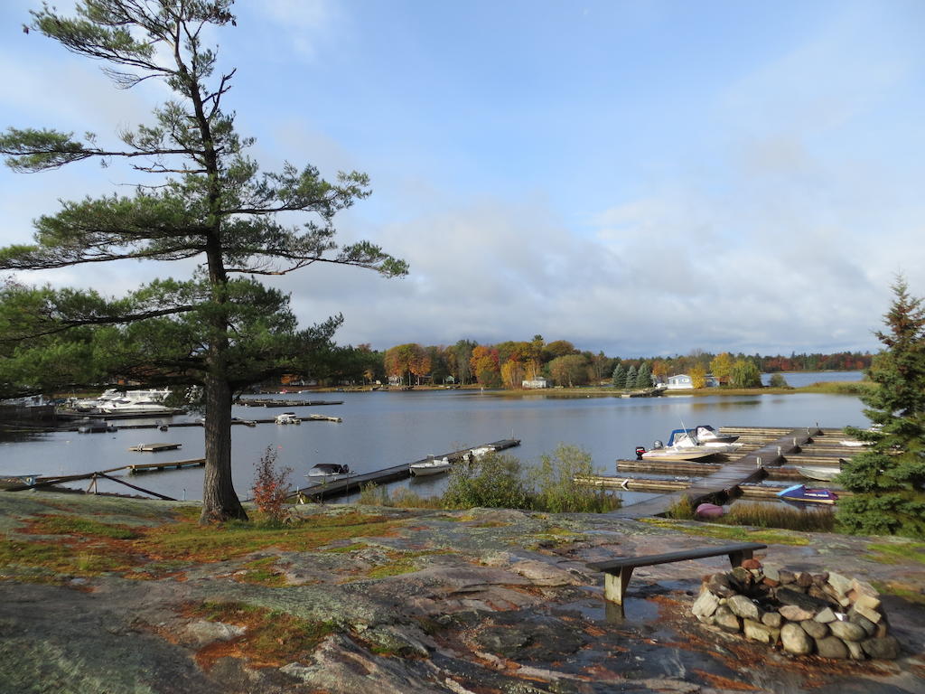 Halls Cottages Honey Harbor Екстер'єр фото