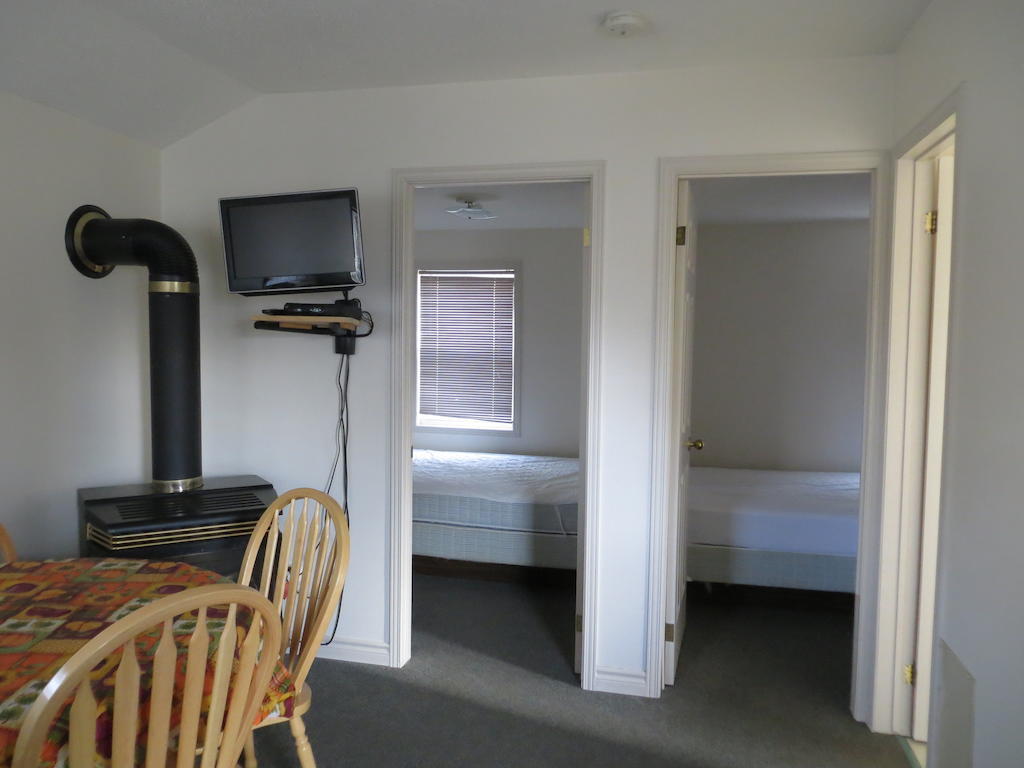 Halls Cottages Honey Harbor Екстер'єр фото